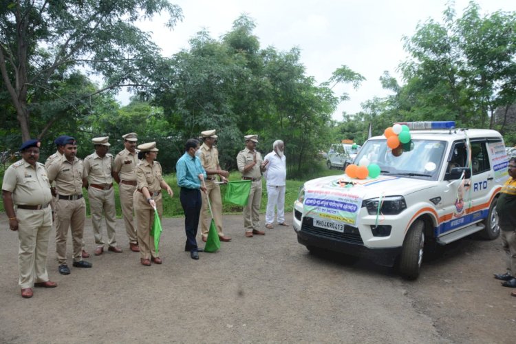 स्वातंत्र्याच्या अमृत महोत्सवानिमित्त उपप्रादेशिक परिवहन अधिकारी कार्यालयाची मोटार रॅली