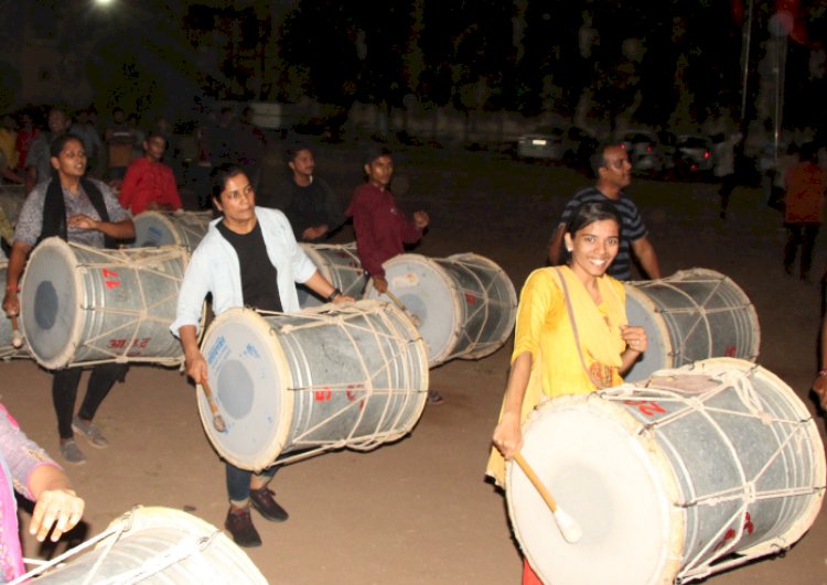 अरे वा ! पोलिस उपायुक्त करत आहेत ढोल ताशांचा सराव !