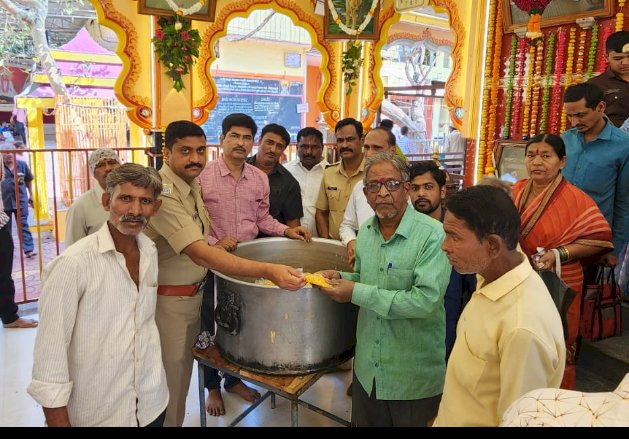 श्री सद्गुरू प्रभाकर महाराज पुण्यतिथीनिमित्त हजारो भाविकांना लाडू प्रसाद वाटप