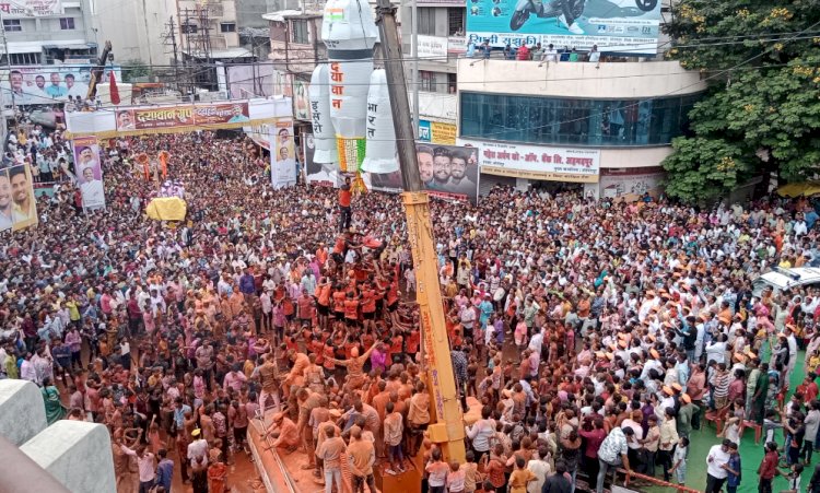 दयावान ग्रुपच्या दहीहंडीत अवतरली चांद्रयानाची प्रतिकृती